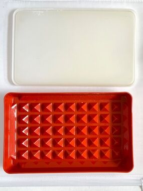 Tupperware Vintage Deli Meat Bacon Keeper Red with Lid
